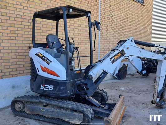 Excavadora Bobcat E26 - 1