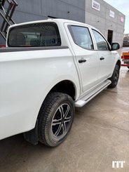 Coche Mitsubishi L200 - 8