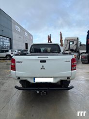 Coche Mitsubishi L200 - 2