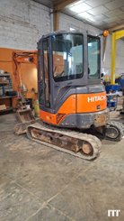 Excavadora Hitachi ZX 30 U-2 - 2