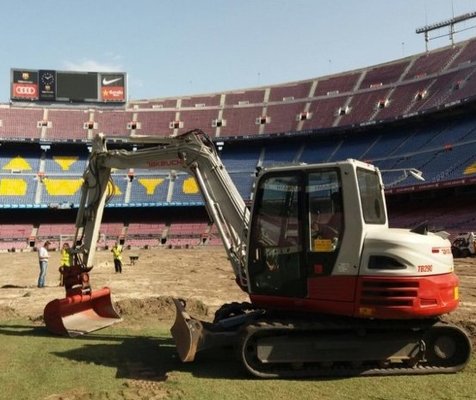 ITT CM93 Barcelona y su Takeuchi TB290