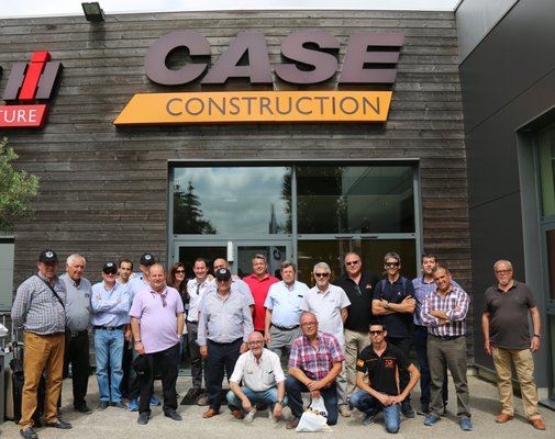 Clientes ITT CM93 visitaron el Customer Center CASE en Monthyon (Francia)