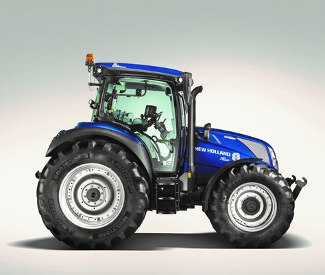 CM93 y el nuevo tractor de New Holland en Expoliva